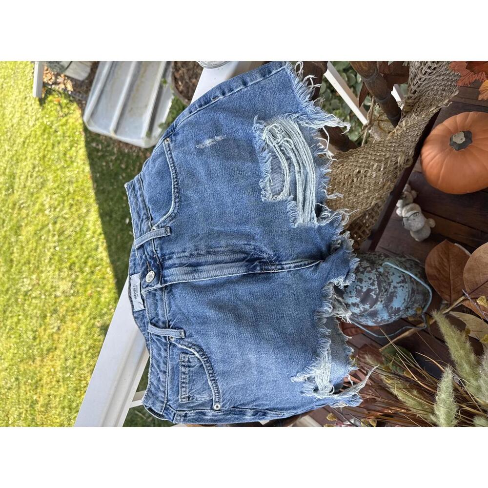 Forever 21 Women's Distressed Denim Shorts Size 29